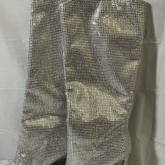 Steve Madden Violetta rhinestone women’s silver boots, new in box size 9.5 - Picture 2 of 13